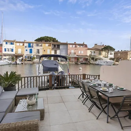 Sur Le Port - Parking Grimaud