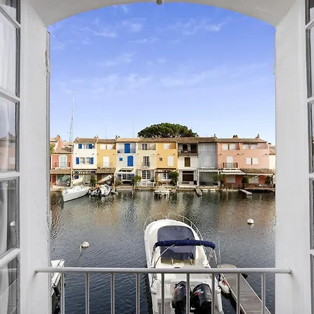 Sur Le Port - Parking فندق غريمو