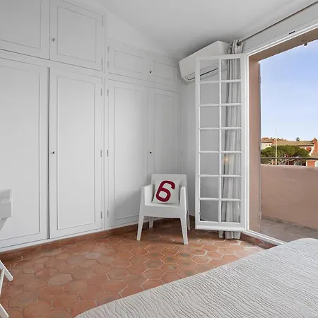Hotel Sur Le Port - Parking Grimaud